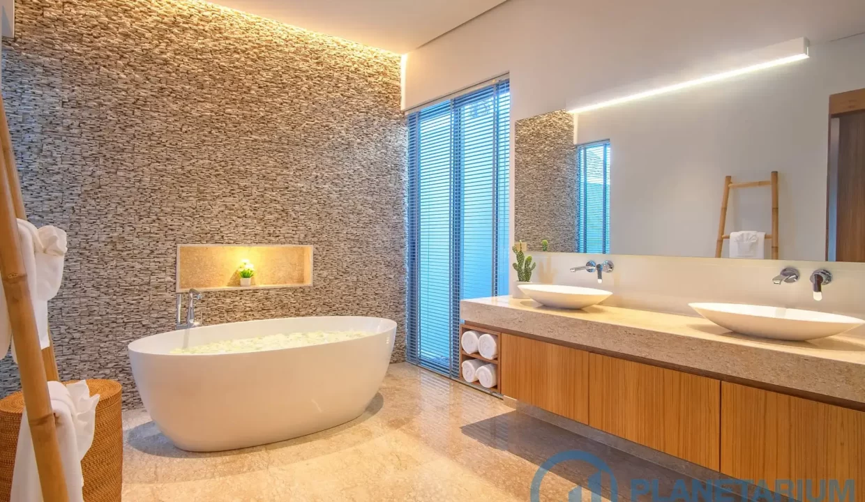 Tropical Style Villa Bang Tao bathroom