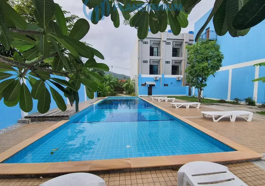 hotel-swimming-pool